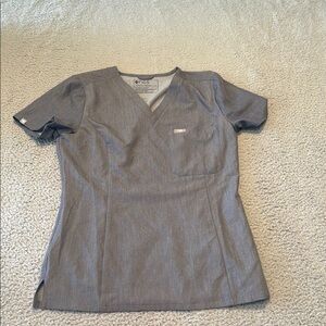 Figs Women's Short Sleeve V-Neck Top in Gray Slim Catarina size S